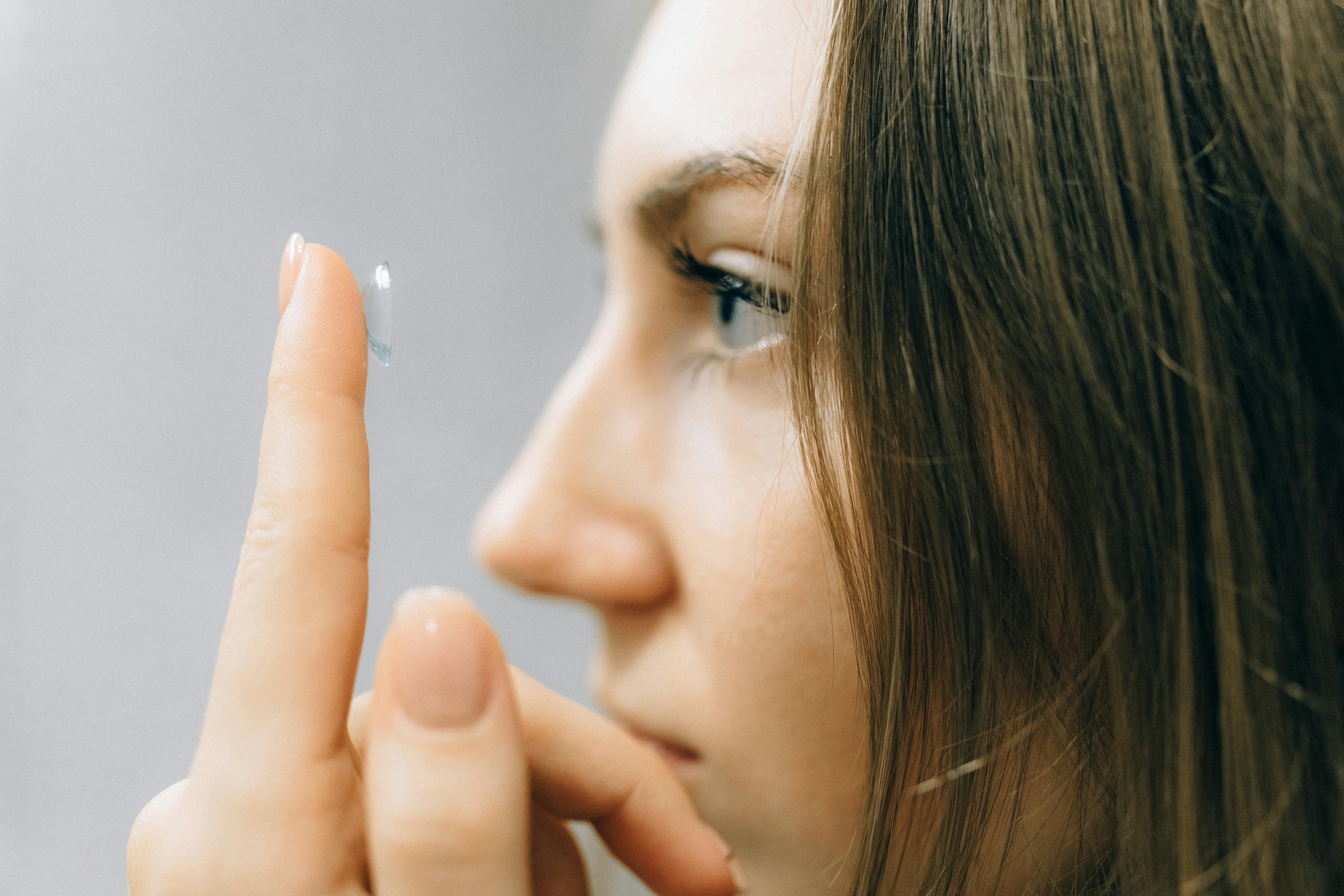 colored contact lenses